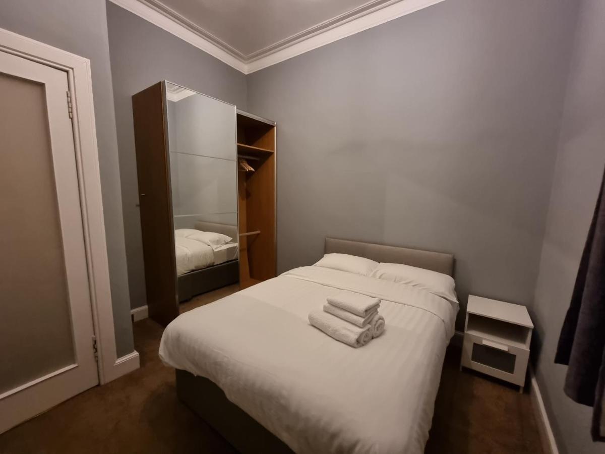 Bright 3 Bedroom Edinburgh City Apt Buitenkant foto